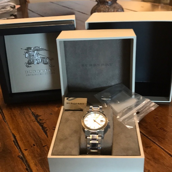 EUC Two-tone Burberry watch with date. - Picture 2 of 5